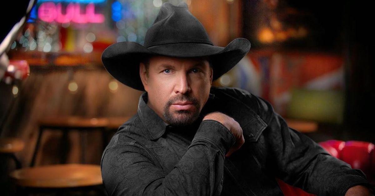 why is garth brooks not on apple music